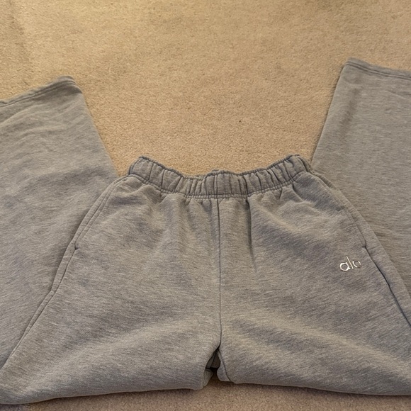 ALO Yoga Heather Gray Sweatpants - Picture 4 of 6